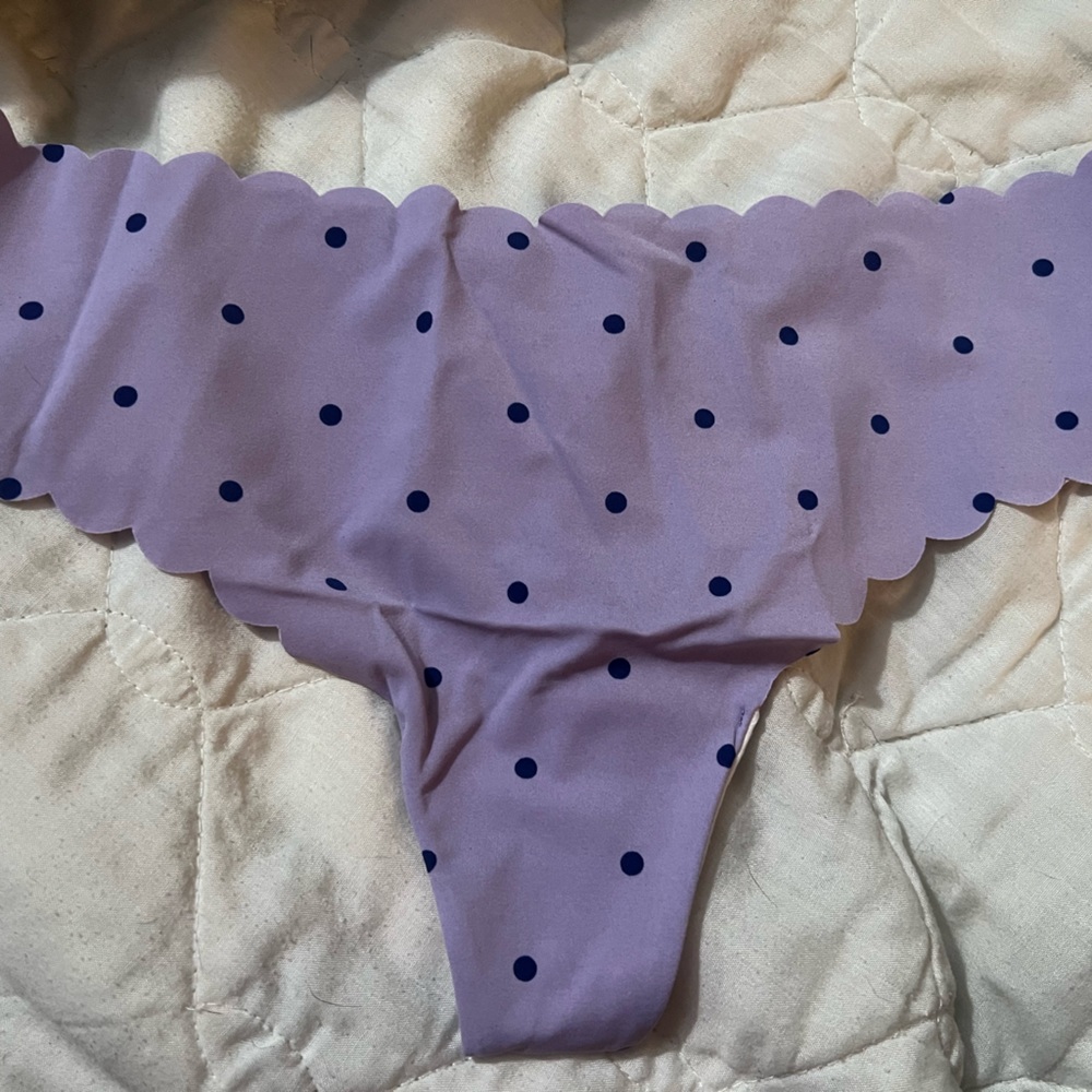 Victoria’s Secret No Show Thong size Medium New with Tags